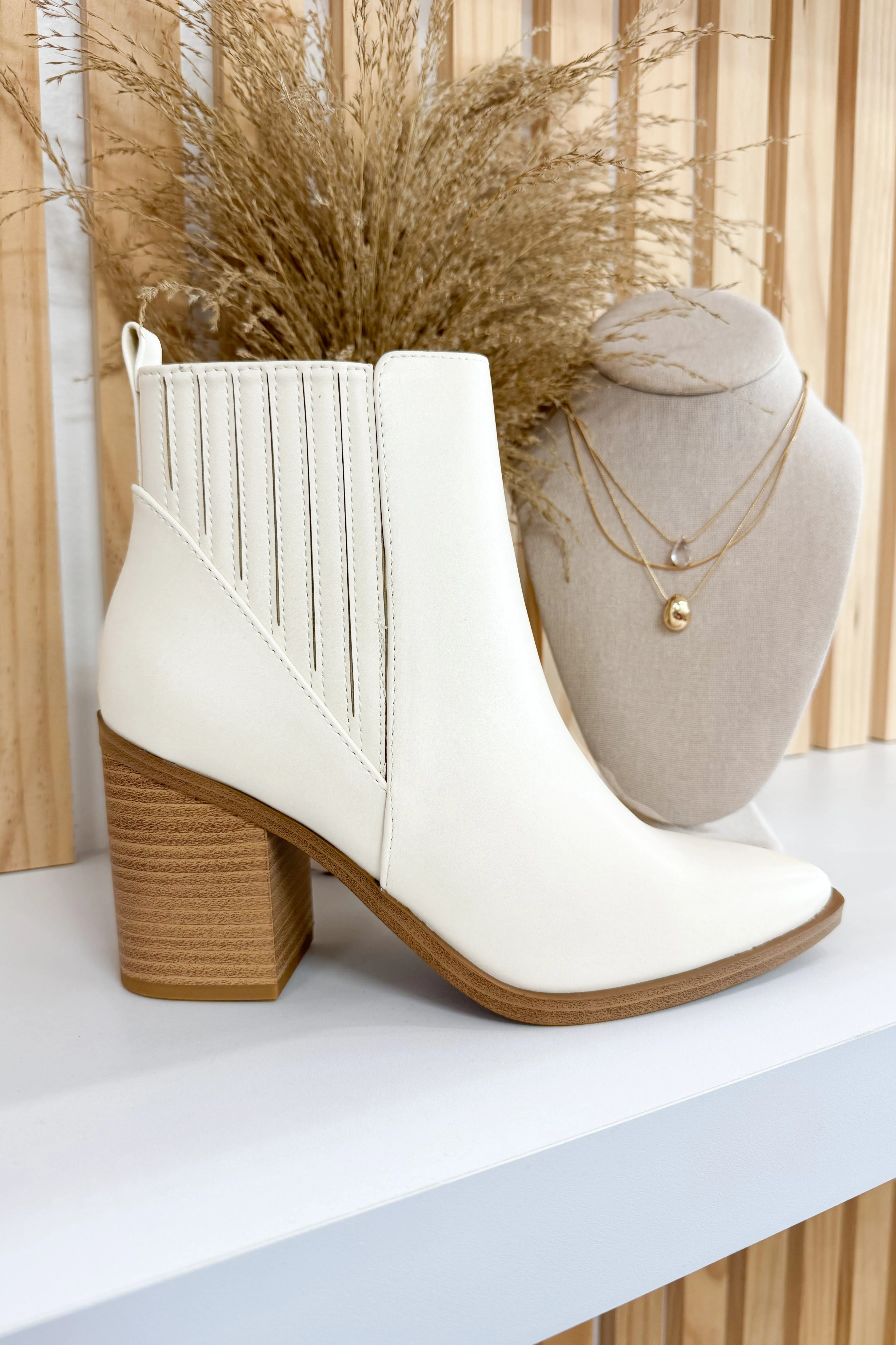 Amara Boots (Off White)