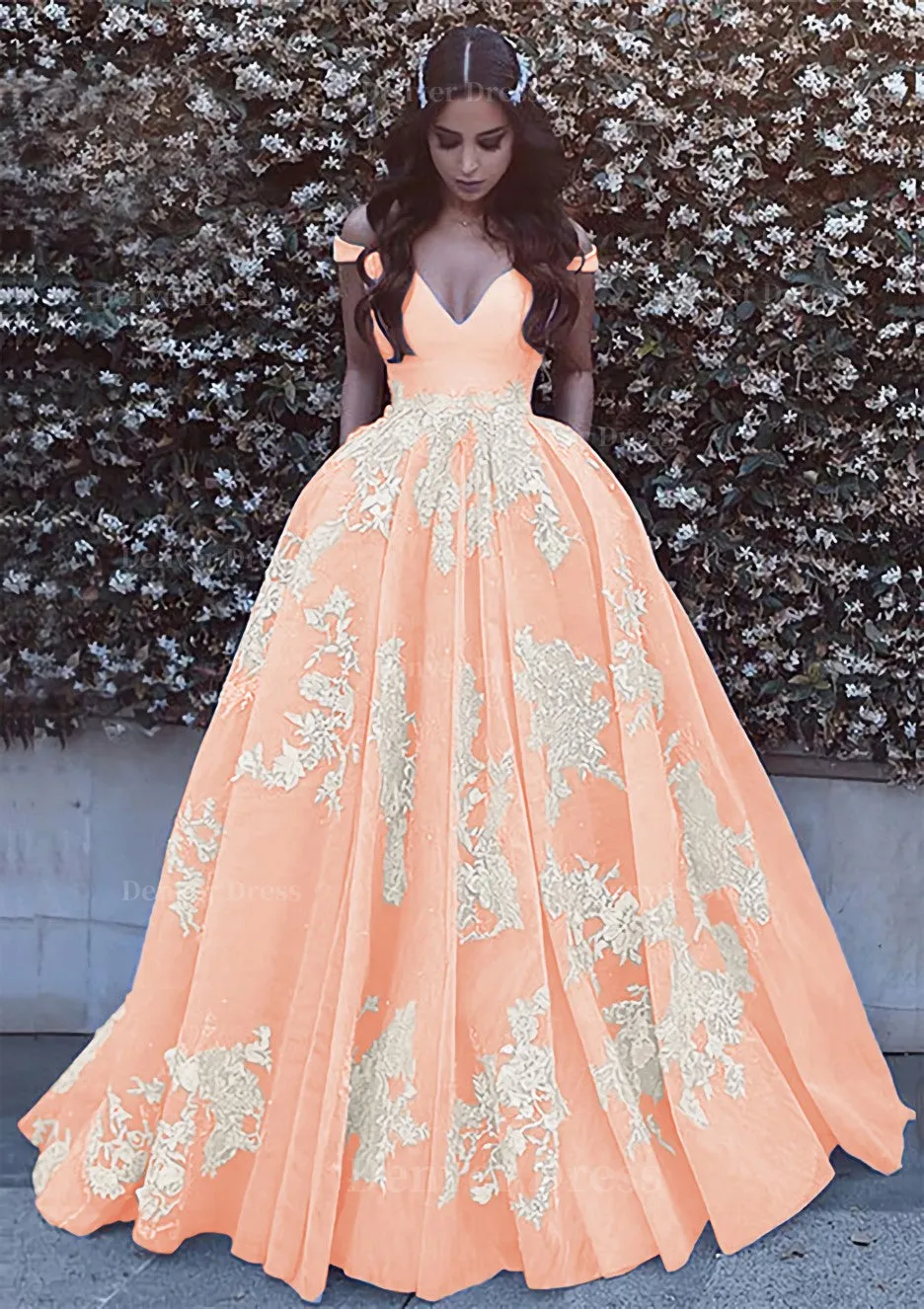 Ball Gown Off-the-Shoulder Sleeveless Court Train Tulle Prom Dress With Pleated Appliqued