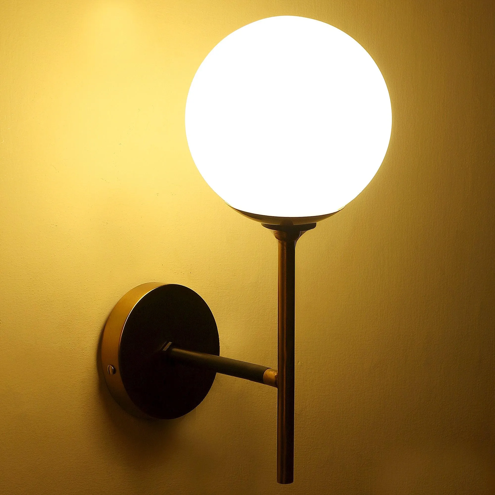 Classy  &  Stylish Gold Iron Wall Light