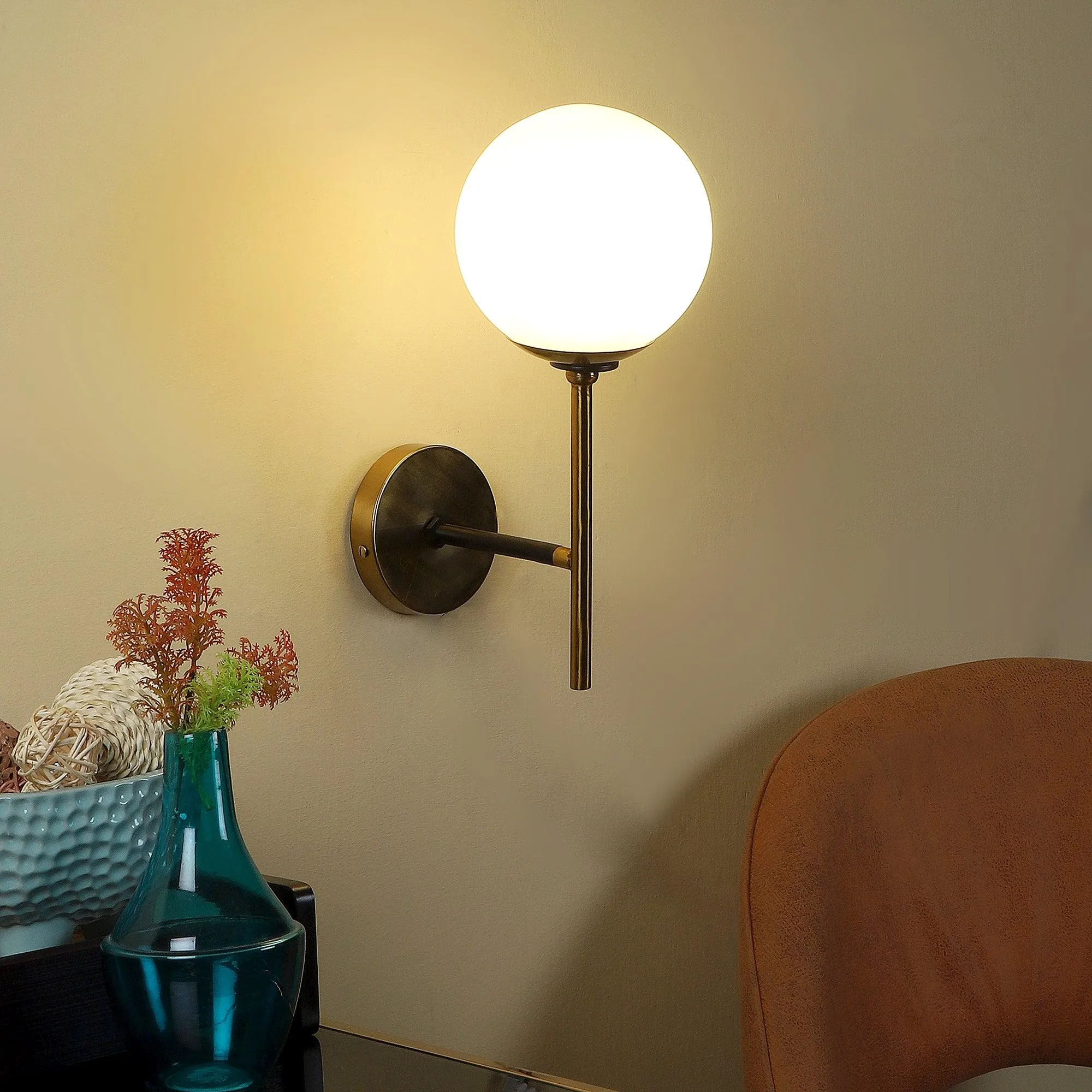 Classy  &  Stylish Gold Iron Wall Light