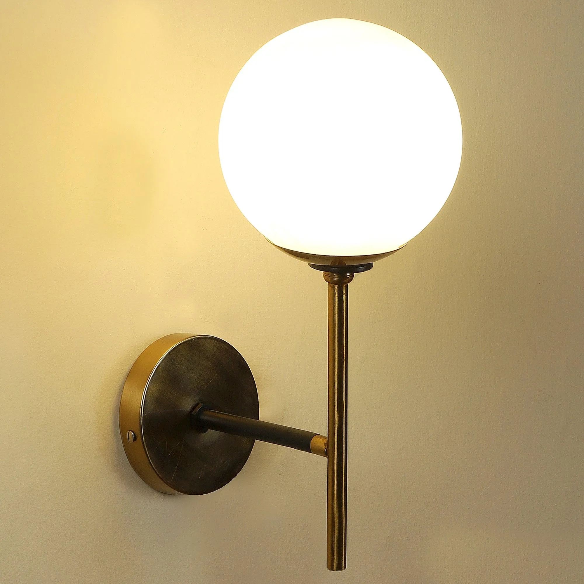 Classy  &  Stylish Gold Iron Wall Light