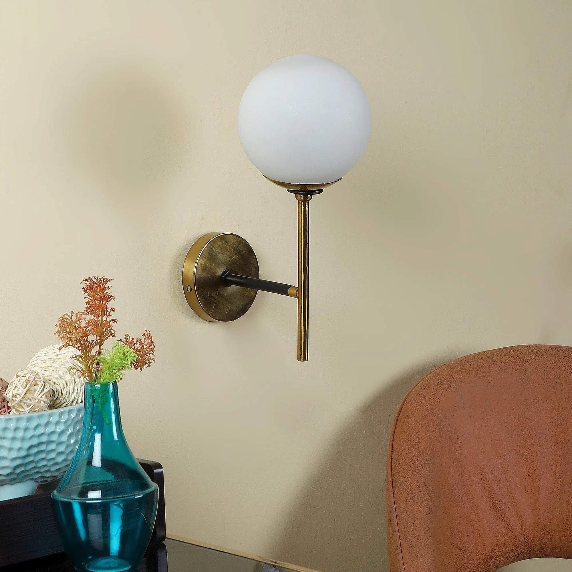 Classy  &  Stylish Gold Iron Wall Light