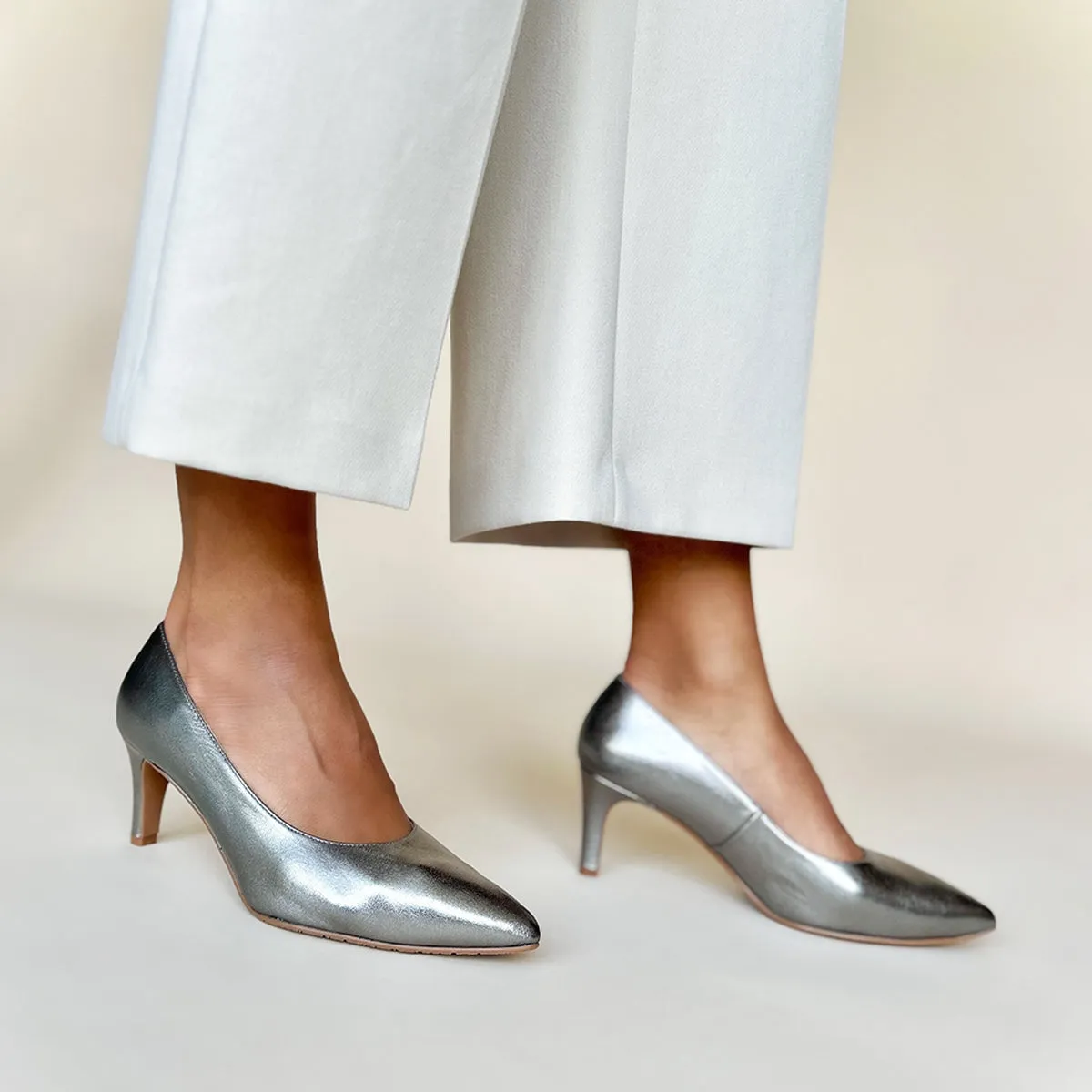 Eve Wide Fit Court Shoe –  Silver Leather