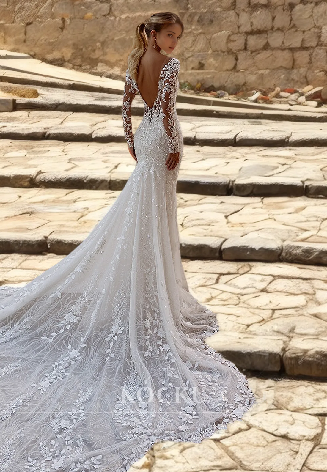 Scoop Neck Mermaid Long Sleeves Appliques Lace Bridal Gowns with Court Train Wedding Dress